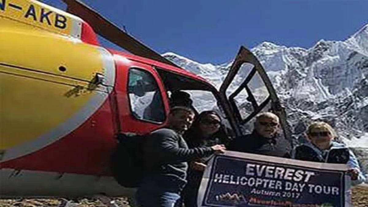 Helicopter tour to Everest
