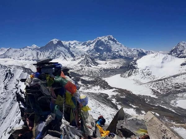 Views on the way to climb Mera Peak (6,476 m)