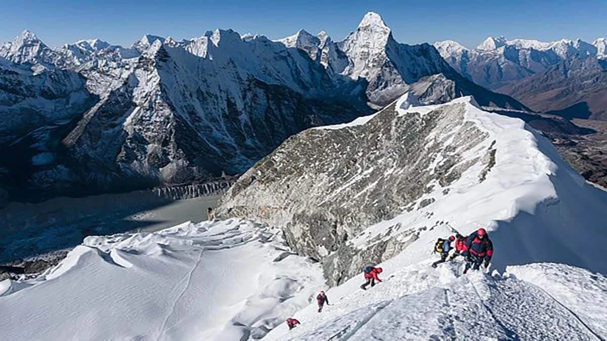 climb island peak