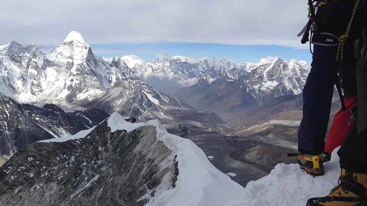 Everest high passes and peaks