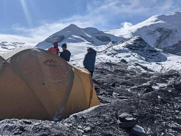 Chulu West Peak Camp